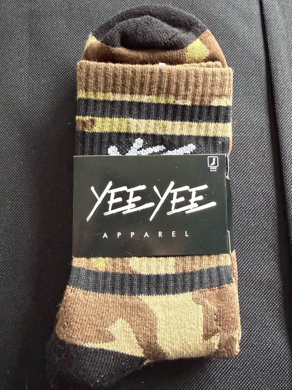 Yeeyee crew socks